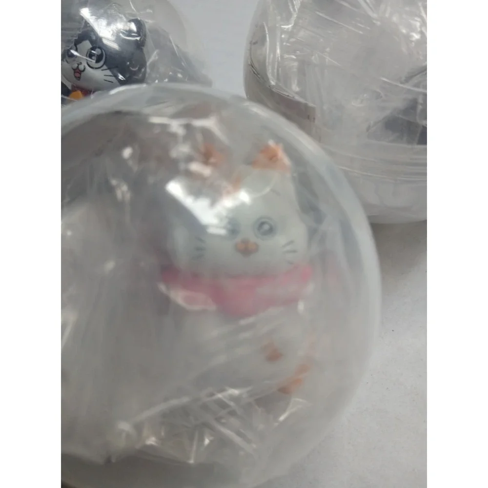 Trading figures - set of 3‎ types 